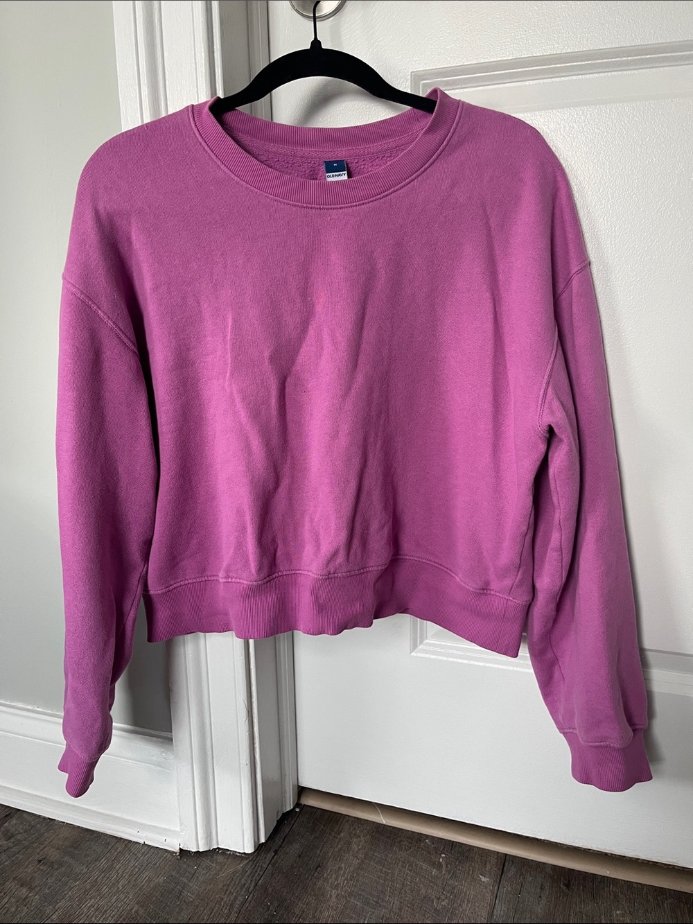 Old Navy Cropped Crewneck Sweatshirt in Magenta Pink